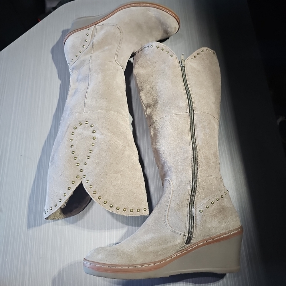 Baretraps Onessa Taupe Studded Suede Snow Boot Women's 8M Excellent Pre-Owned - Picture 8 of 12